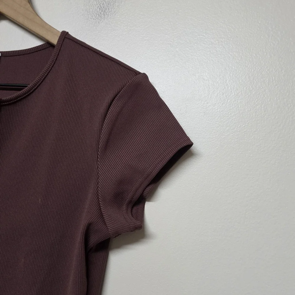 ALO YOGA Brown Ribbed Cropped Savvy Short Sleeve Active Lounge Shirt Top Size M